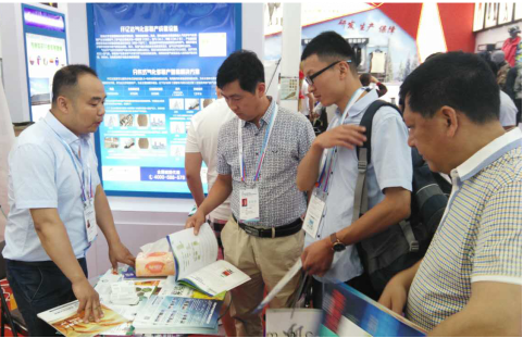 仟億達集團展臺吸引各界人士前來參觀、咨詢 仟億達集團展臺吸引各界人士前來參觀、咨詢